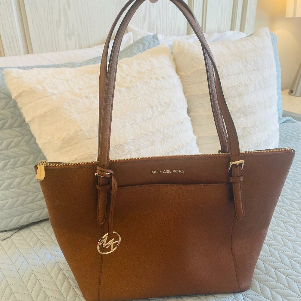 Michael Kors Bown Voyager Large Saffiano Leather Zip Up Tote Bag